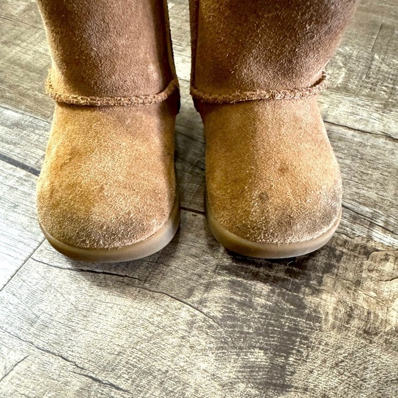 Toddler UGG Boots - Picture 3 of 8